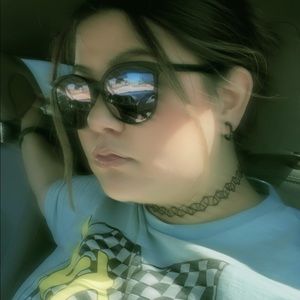 Meet your Posher, Thania